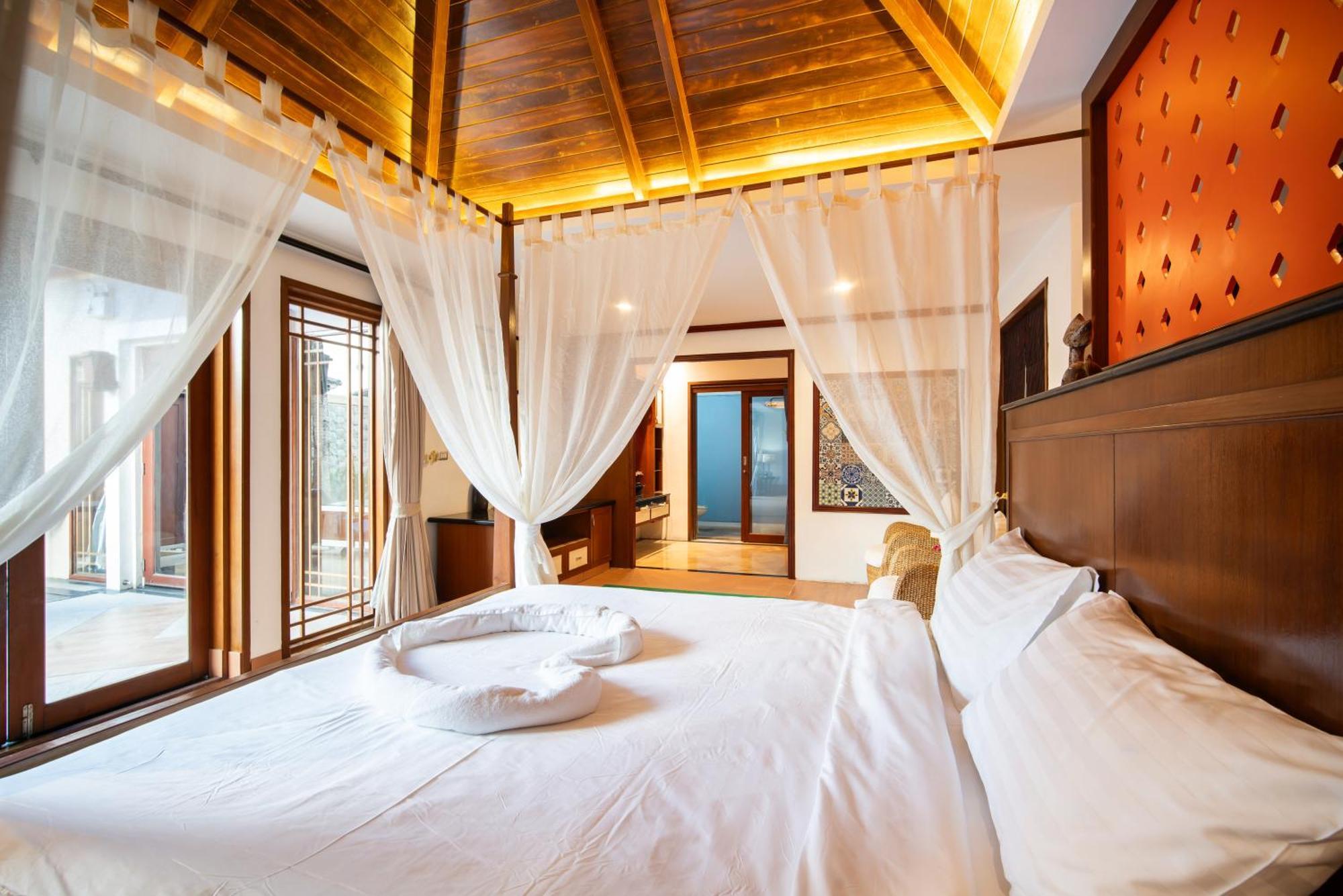 Oasis Pool Villa Chalong